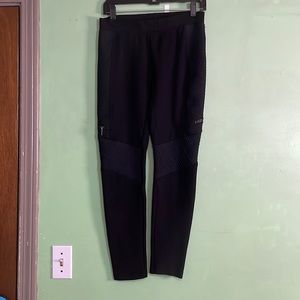 Anne Fontaine black, quilted detail leggings.